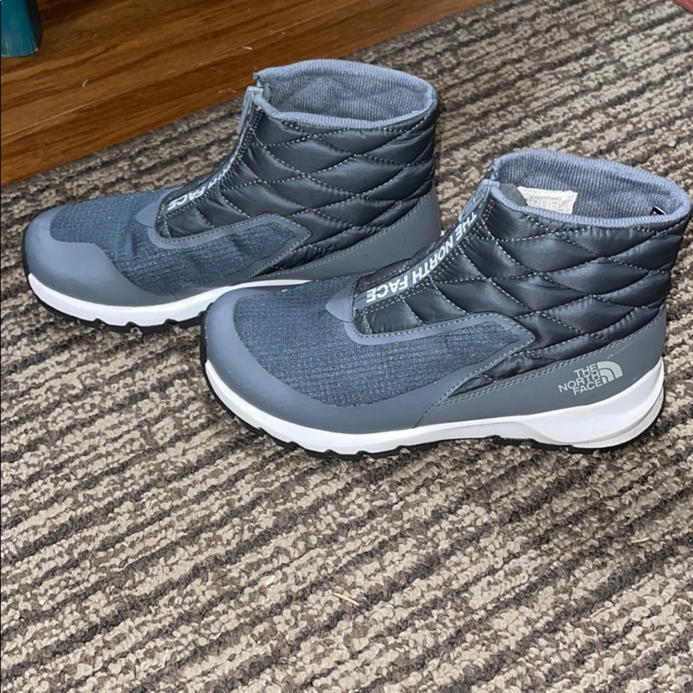 GREY NORTHFACE ANKLE BOOTS